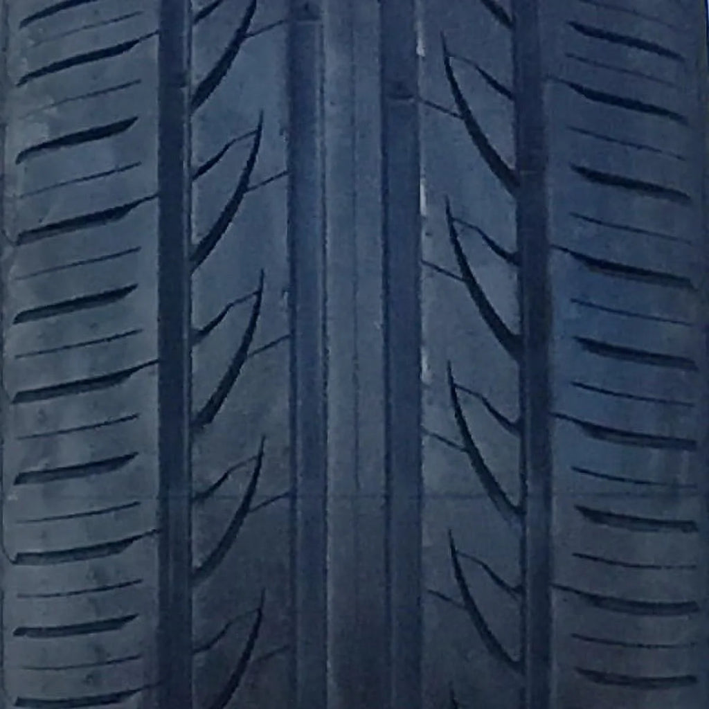 255/55ZR18 109V XL All Season Ultra High Performance Tire C64611