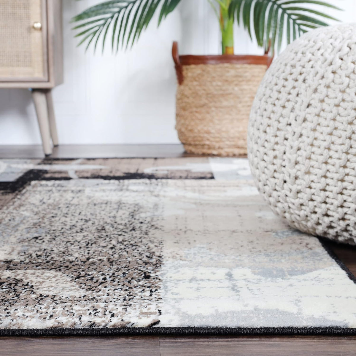 Beige 5' x 5' Area Rug V1763