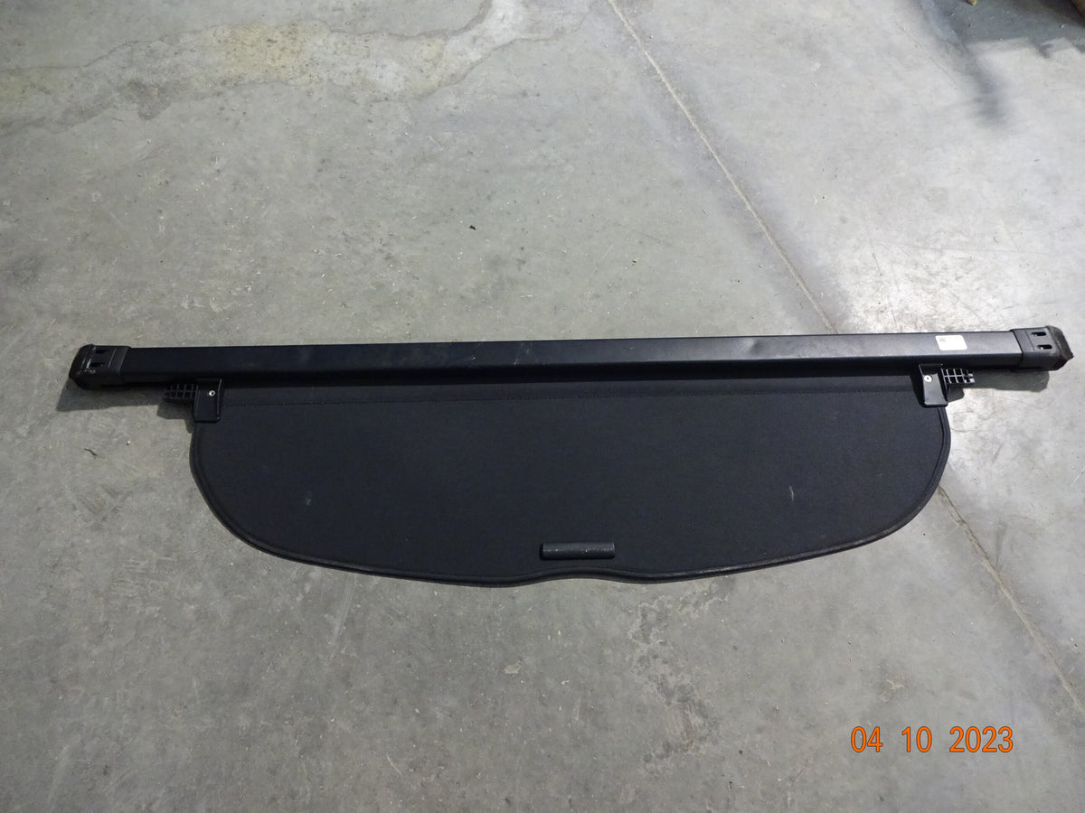 Pre-Owned Rear Retractable Cargo Cover A181429