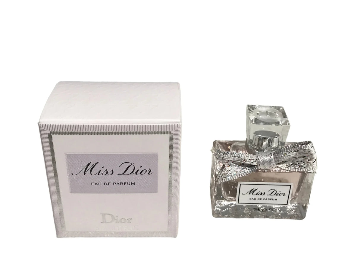 Mini Size Eau De Parfum .17 Fl Oz D83883