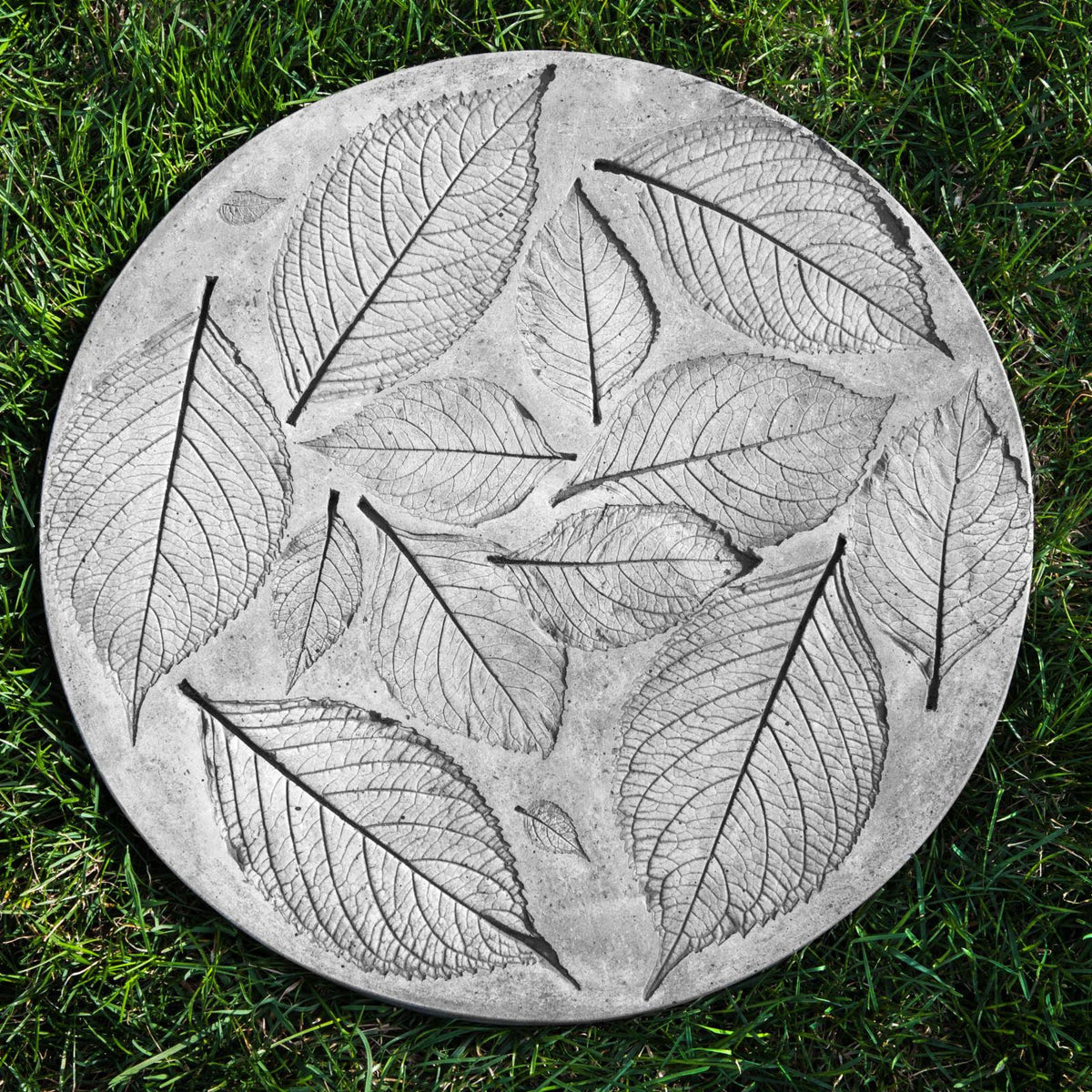 Cast Stone Hydrangea Leaf Stepper F8072