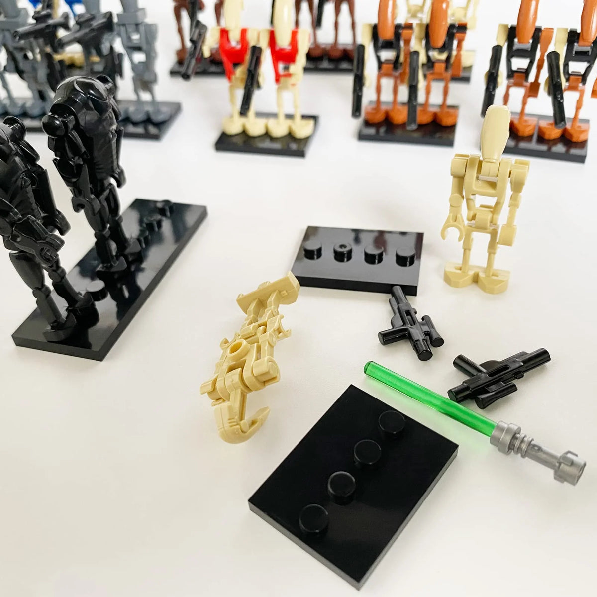 28 Pcs Action Figures Building Blocks Sets B47678