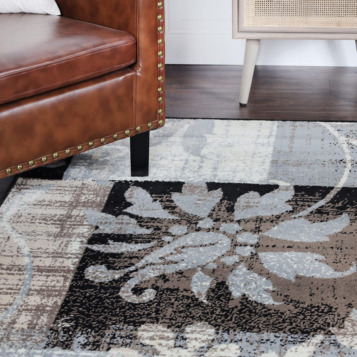Beige 5' x 5' Area Rug V1763