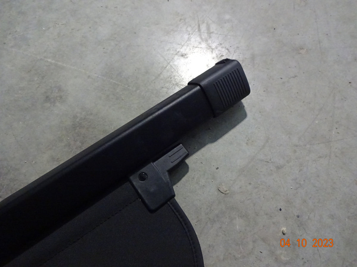 Pre-Owned Rear Retractable Cargo Cover A181429