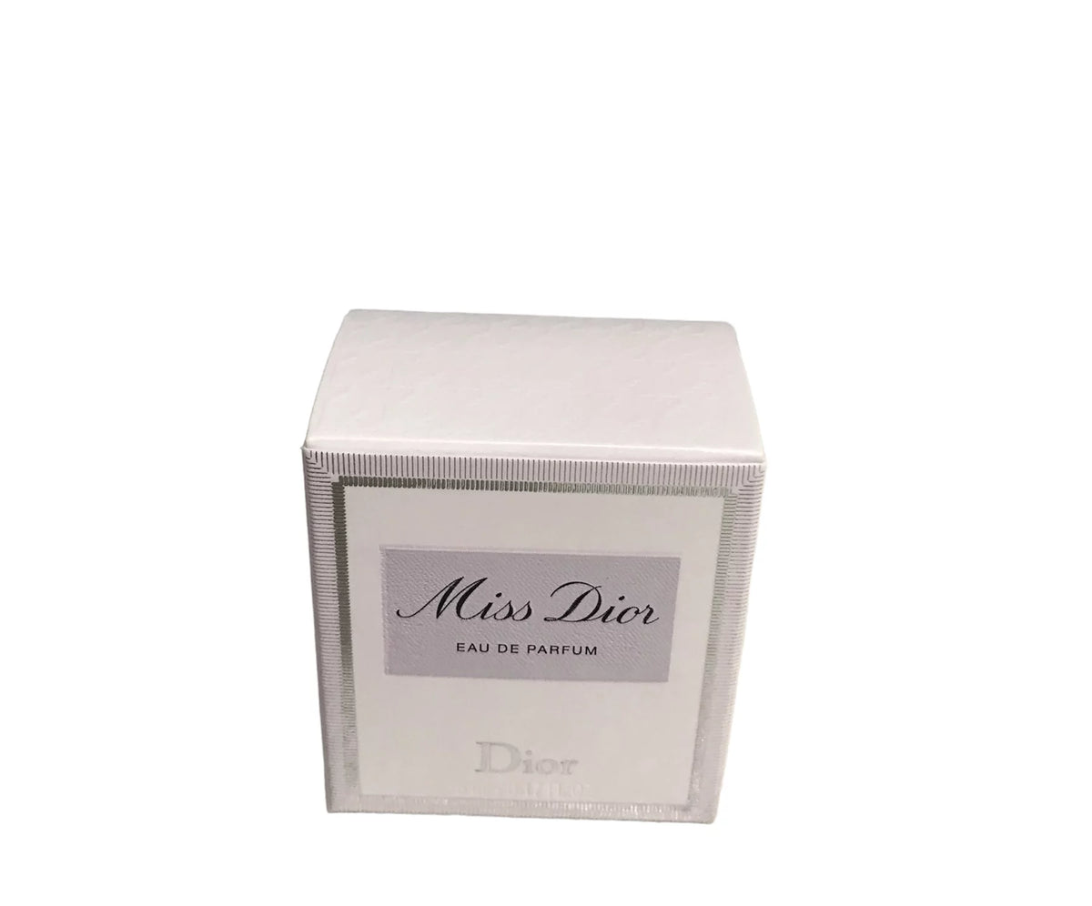 Mini Size Eau De Parfum .17 Fl Oz D83883
