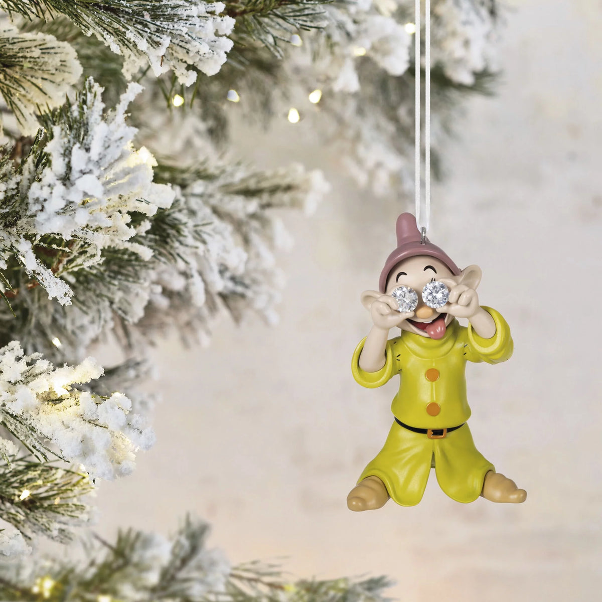Disney Snow White and the Seven Dwarfs Metal Ornament J9114