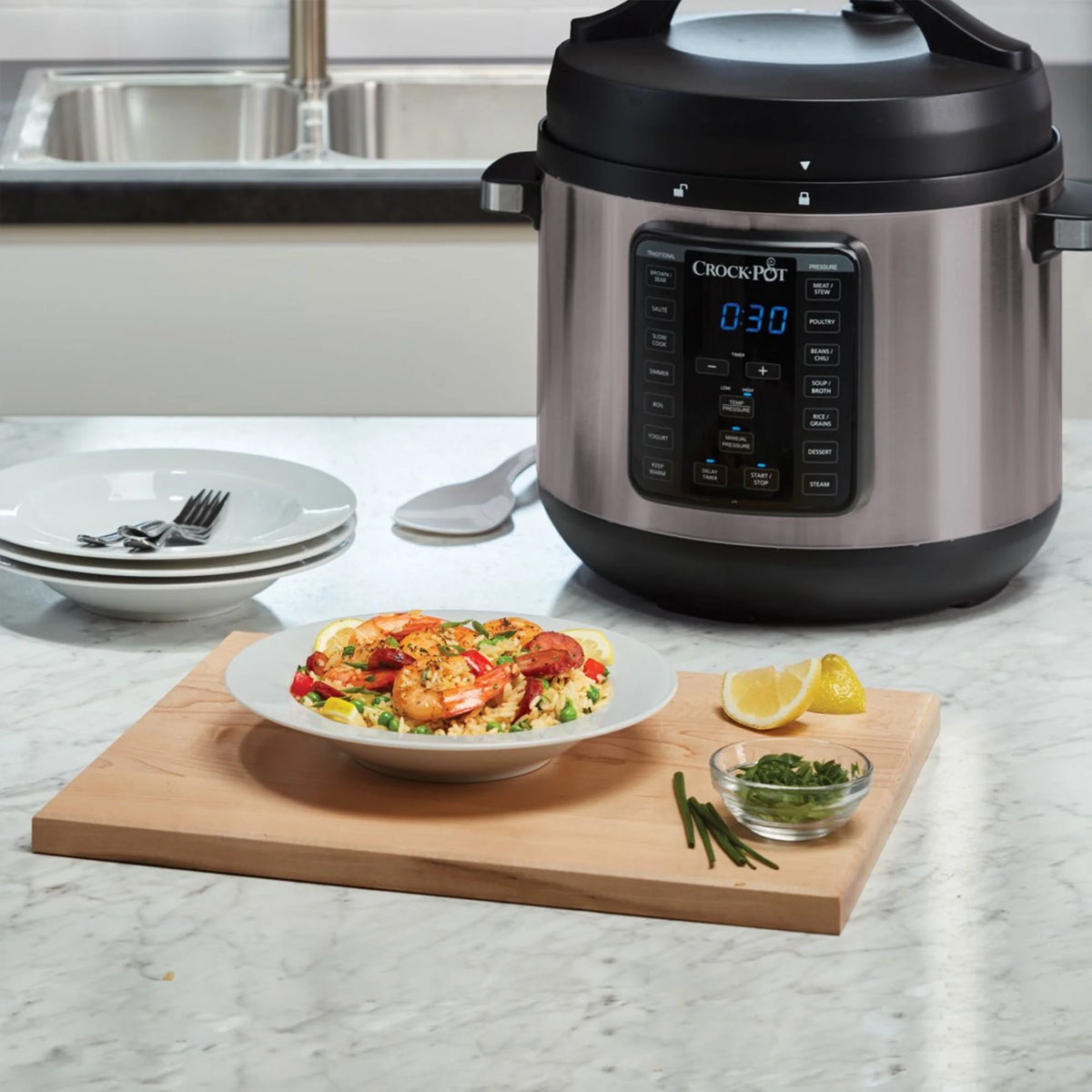8 Quart 15 Function Crock Multi-Cooker with Lid W39981